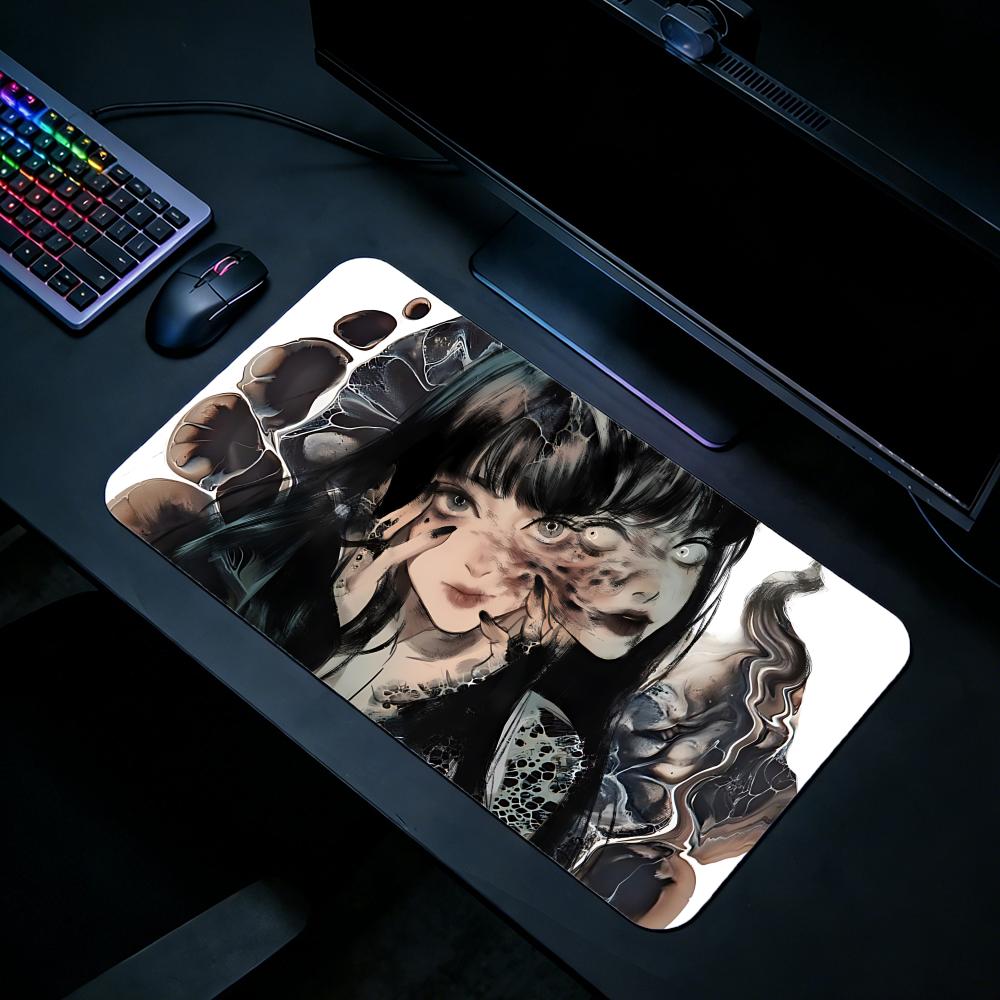 Gaming Mouse Pad JJunji Ito Co - Desk Setup With Laptop のレビューと価格
