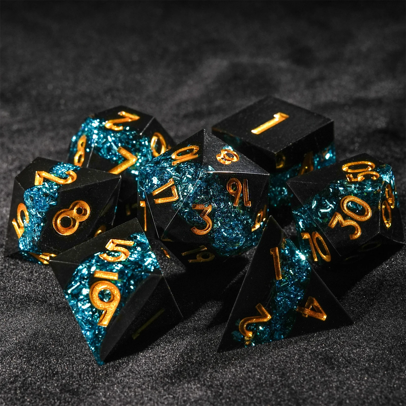 7pcs DND Dice Resin Black Gold - Desk Setup Black のレビューと価格