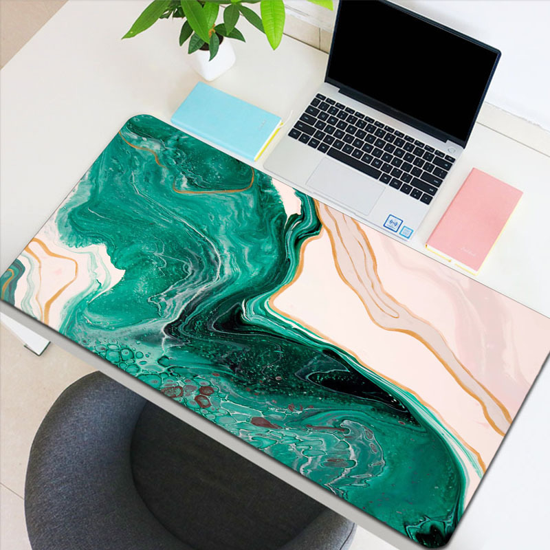Large Colorful Art Gaming Mous - Desk Setup With Laptop のレビューと価格
