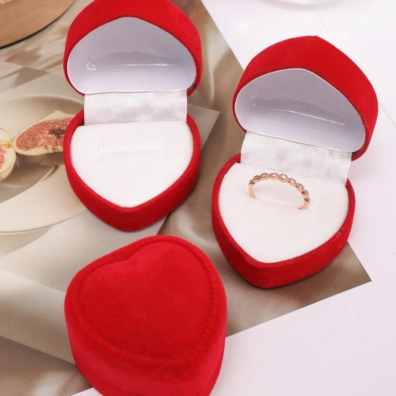 Red Flocking Heart Shape Ring  - Ring Binder Box のレビューと価格